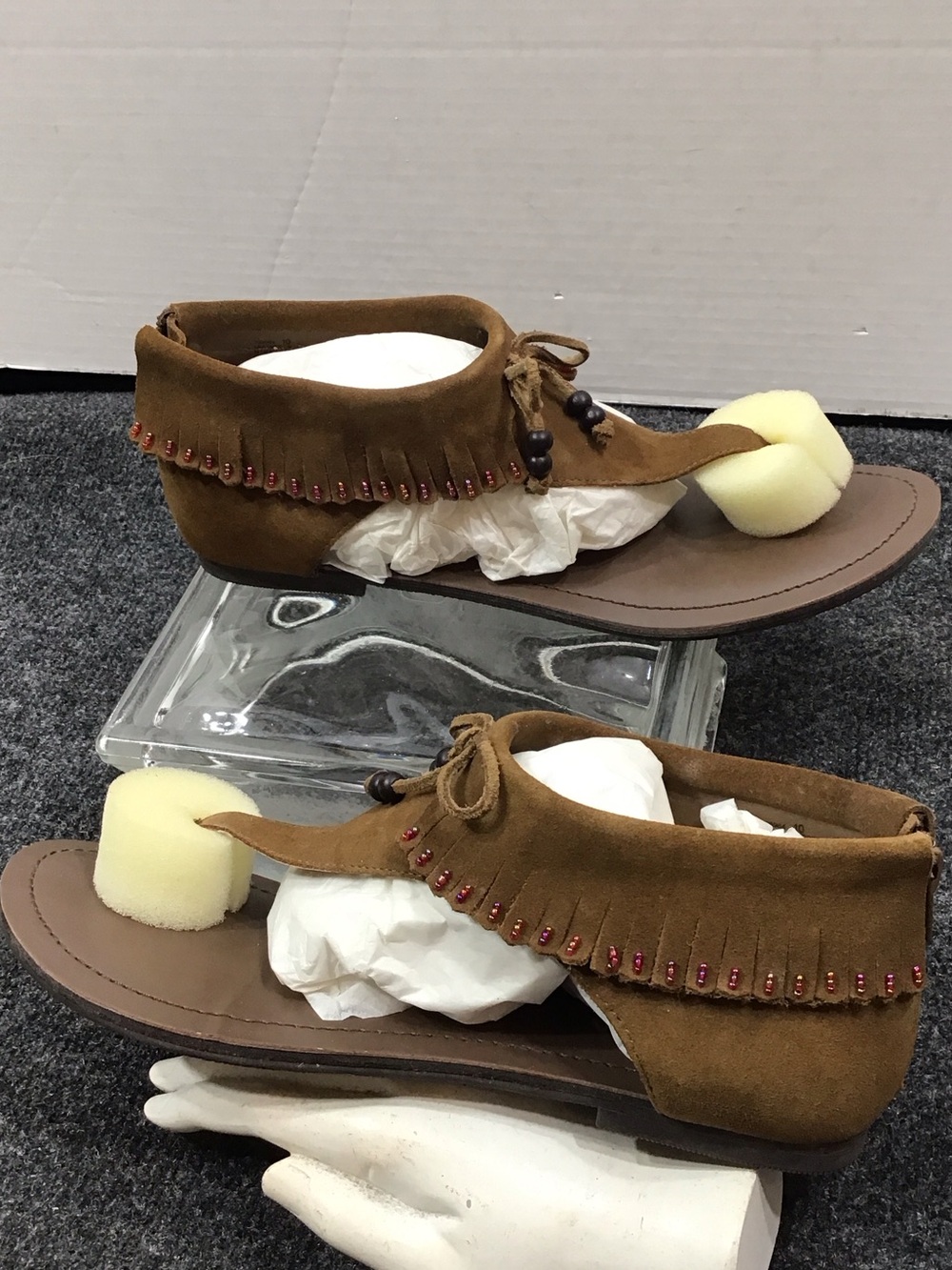 Minnetonka Carmela brown Suede cuffed thong Beaded Fringe Gladiator Sandals 10